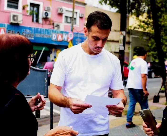 Organizaciones políticas y sociales de Lanús se declararon en emergencias por despidos en el municipio