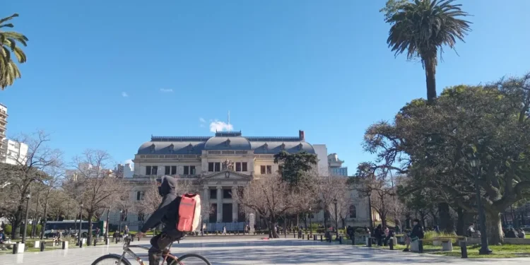 Los libertarios aceleran la agenda de reforma, eliminar el Senado y la boleta única