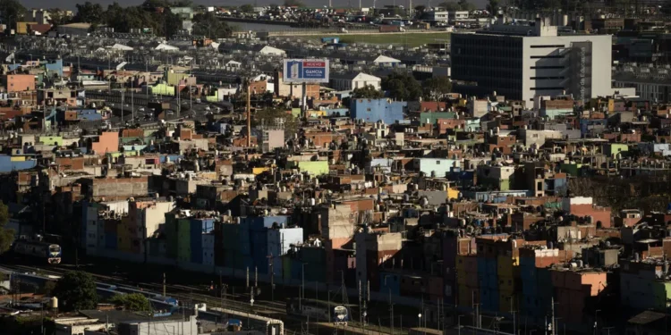 La pobreza cayó al 28,2%