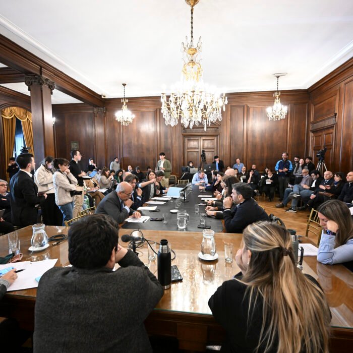 COMIENZAN TRIBUNAS SOBRE MEMORIA Y REFORMAS EN TRÁNSITO