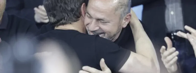 el-intendente-mario-secco-abraza-axel-kicillof