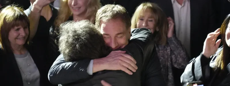 santilli-abrazo-milei